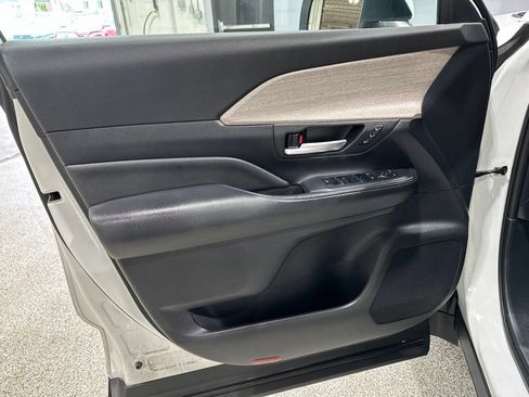 Certified 2025 Toyota Grand Highlander AWD image 12