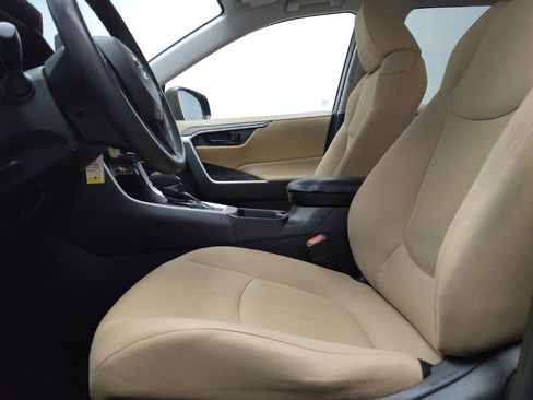 Used 2021 Toyota RAV4 LE w/ Carpet Mat Package (TMS) AWD/4WD image 17