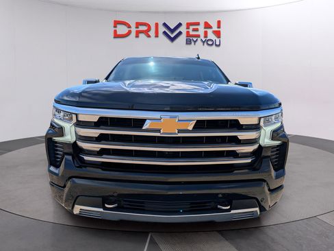 Used 2025 Chevrolet Silverado 1500 High Country w/ Technology Package image 8