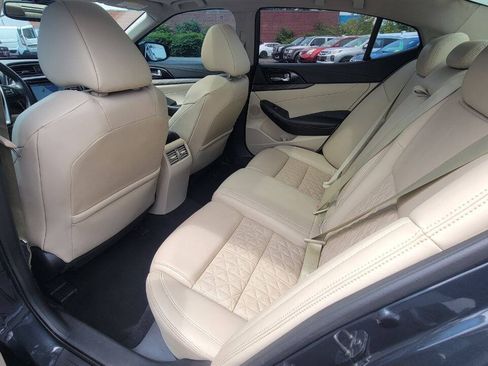 Used 2017 Nissan Maxima Platinum FWD image 25