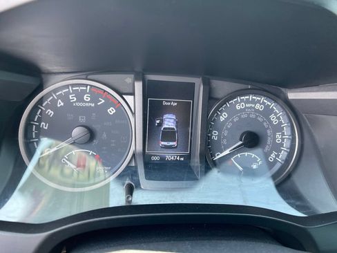 Used 2022 Toyota Tacoma TRD Off-Road AWD/4WD image 8
