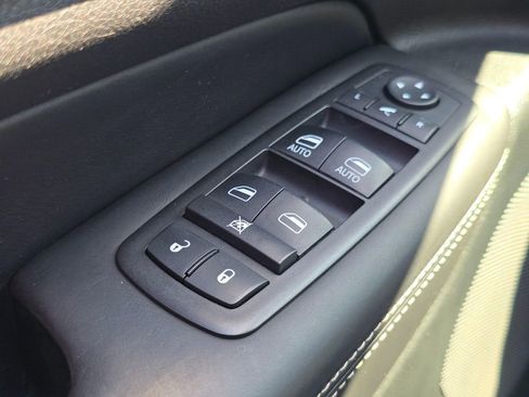 Used 2014 Jeep Grand Cherokee Overland w/ Advanced Technology Group AWD/4WD image 24