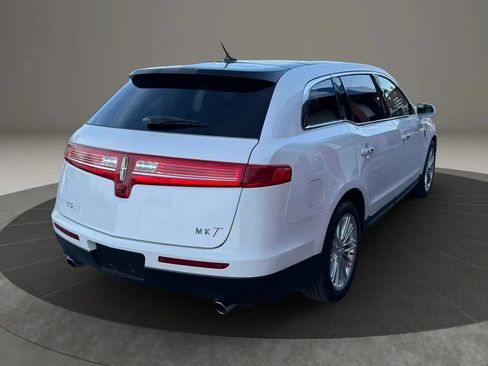 Used 2019 Lincoln MKT AWD image 4