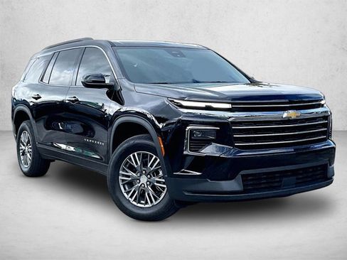 Used 2025 Chevrolet Traverse LT FWD image 12