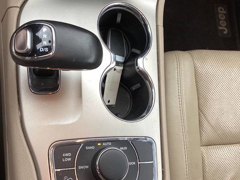 Used 2014 Jeep Grand Cherokee Limited w/ Luxury Group II image 30