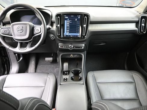 Certified 2025 Volvo XC40 B5 Core image 18