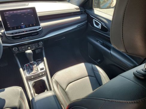 Used 2025 Jeep Compass Trailhawk w/ Trailhawk Elite Group image 16