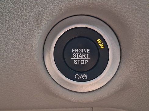 Used 2024 Chrysler Pacifica Touring-L FWD image 20