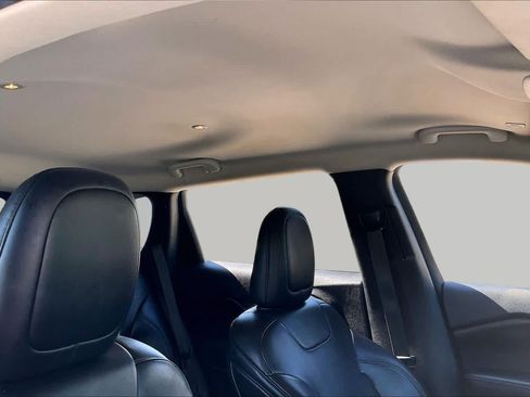 Used 2019 Jeep Cherokee Latitude Plus FWD image 14