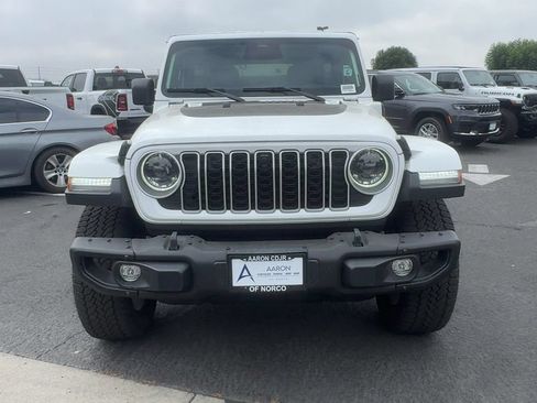 Used 2025 Jeep Wrangler Unlimited Sahara AWD/4WD image 9