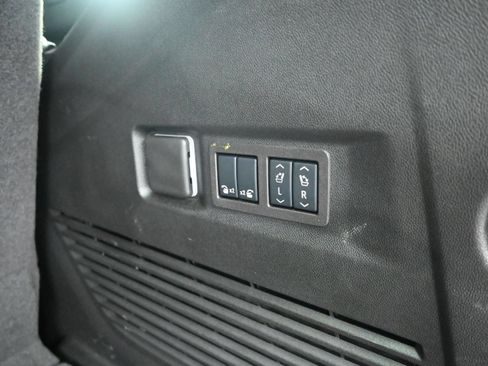 Used 2024 Chevrolet Tahoe Premier w/ Premium Package AWD/4WD image 33