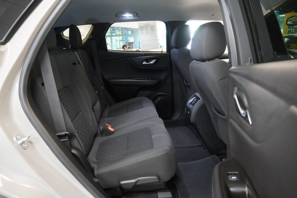 Used 2021 Chevrolet Blazer LT FWD image 31