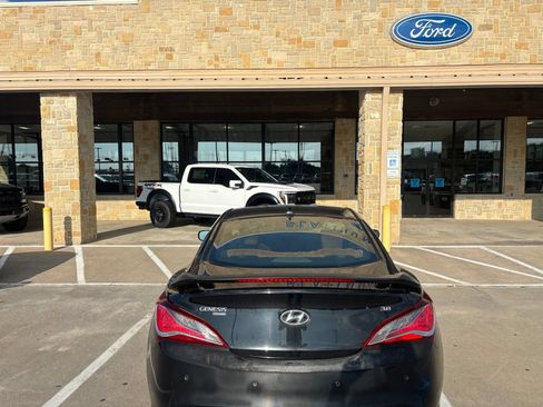Used 2015 Hyundai Genesis 3.8 RWD image 3