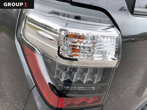 Certified 2022 Toyota 4Runner SR5 AWD/4WD image 28