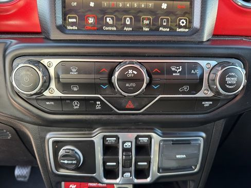 Used 2018 Jeep Wrangler Unlimited Rubicon image 41