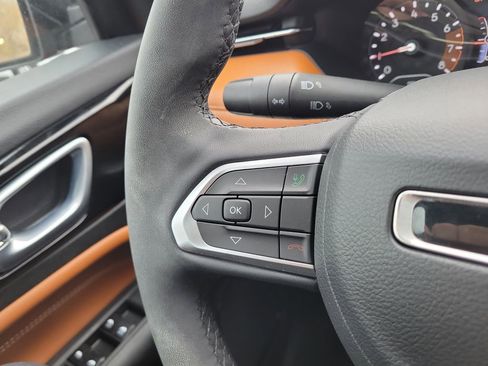 Used 2024 Jeep Compass Limited image 29