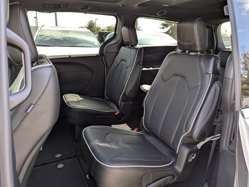 New 2026 Chrysler Pacifica Limited image 13