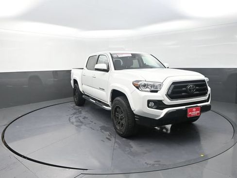Used 2022 Toyota Tacoma SR5 AWD/4WD image 18