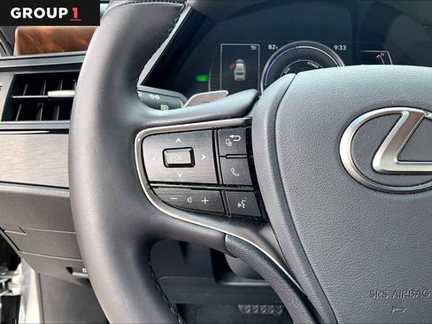 Used 2025 Lexus ES 300h w/ Premium Package image 20