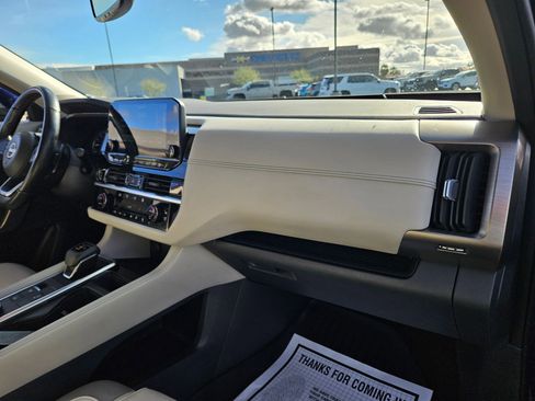 Used 2022 Nissan Pathfinder Platinum image 21