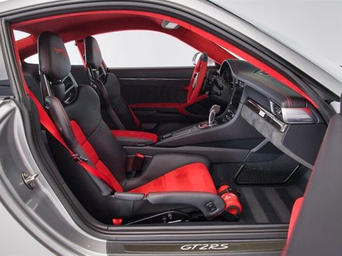 Used 2018 Porsche 911 GT2 RS image 30