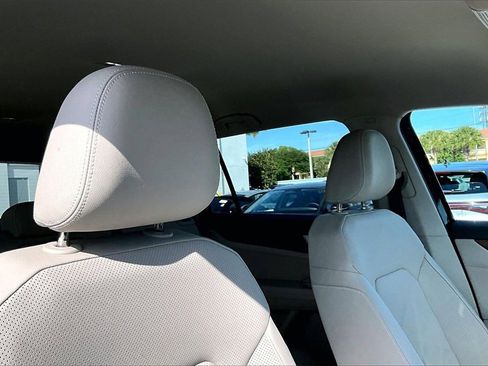 Certified 2025 Volkswagen Atlas SE image 22