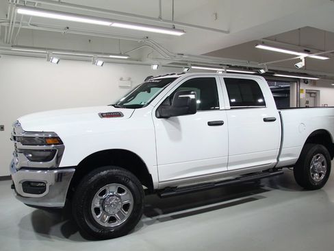 Used 2025 RAM 2500 Tradesman AWD/4WD image 3