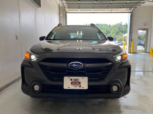 Used 2025 Subaru Outback Premium AWD/4WD image 4