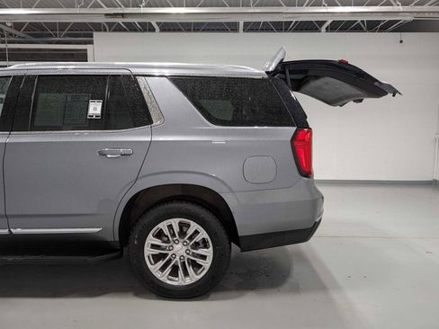 Certified 2022 GMC Yukon SLT w/ SLT Premium Package AWD/4WD image 11