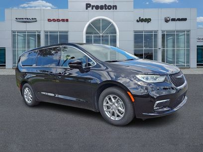 New 2026 Chrysler Pacifica Select