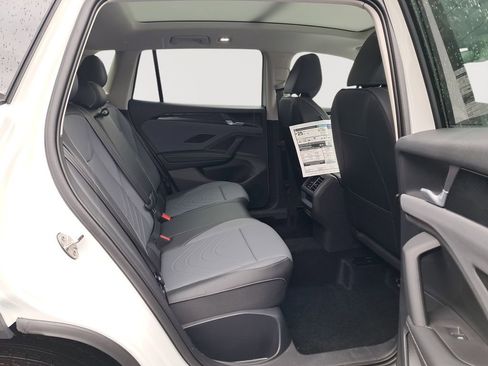 New 2025 Volkswagen Tiguan SE AWD/4WD image 16