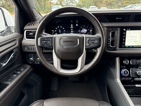 Used 2022 GMC Yukon XL Denali image 13