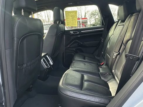 Used 2016 Porsche Cayenne image 12