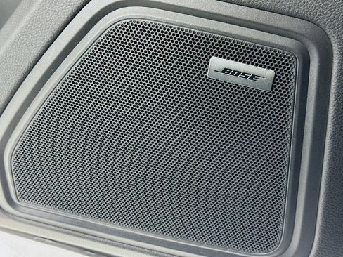 Certified 2025 Porsche Macan image 12