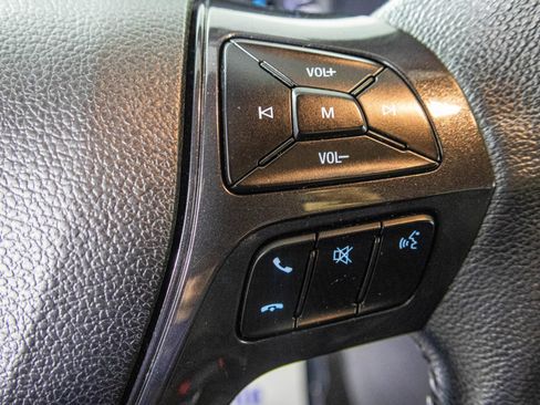 Used 2019 Ford Explorer XLT image 28