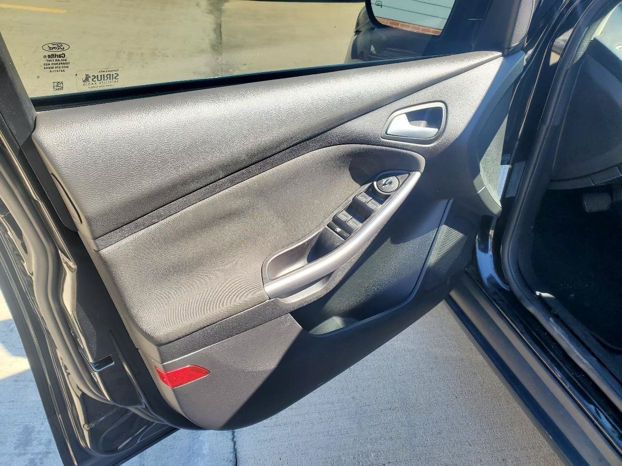 Used 2014 Ford Focus Titanium FWD image 16