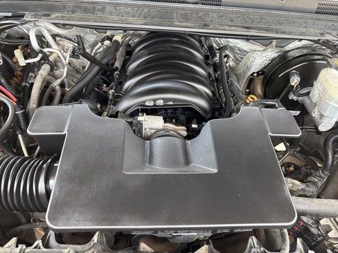 Used 2018 Chevrolet Suburban LT AWD/4WD image 36
