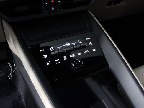 Used 2025 Porsche Macan 4 Electric image 18