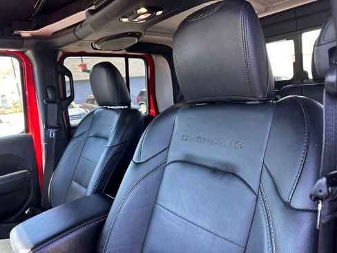Used 2020 Jeep Gladiator Overland image 16