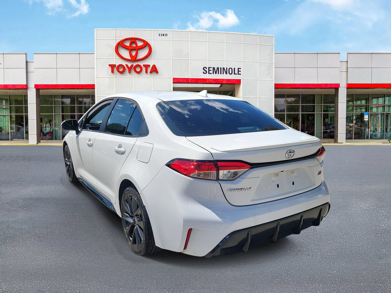 Used 2024 Toyota Corolla SE FWD image 4