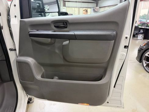 Used 2016 Nissan NV 3500 SL RWD image 12