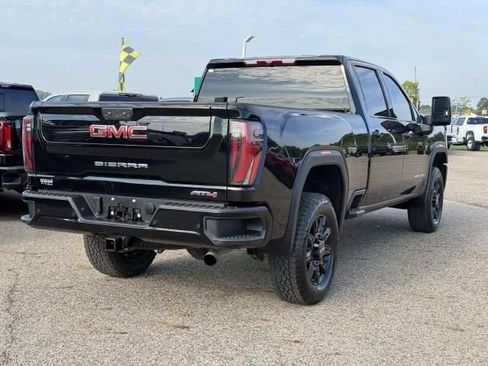 Used 2024 GMC Sierra 2500 AT4 AWD/4WD image 5