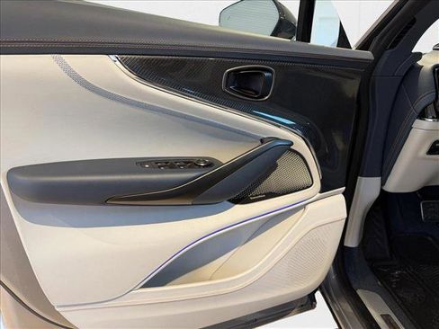 New 2025 Aston Martin DBX 707 image 12