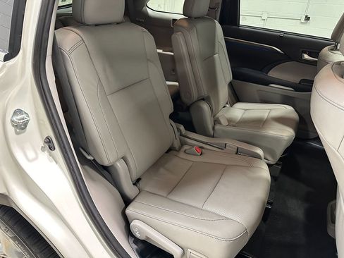Used 2019 Toyota Highlander Limited image 14