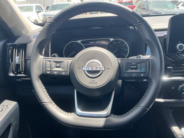 Used 2025 Nissan Pathfinder SV FWD image 16
