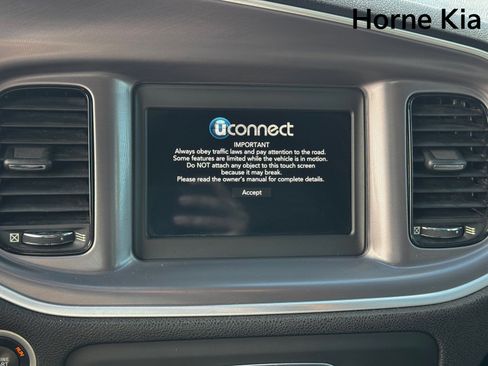 Used 2019 Dodge Charger SXT image 17