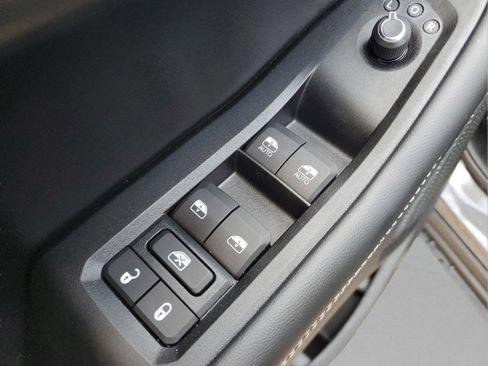 New 2025 Jeep Grand Cherokee L Laredo w/ Luxury Tech Group I RWD image 15