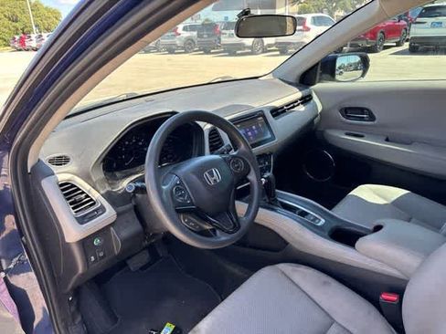 Used 2017 Honda HR-V EX image 9