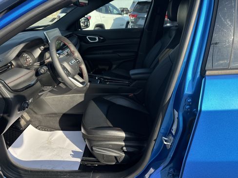 Used 2025 Jeep Compass Trailhawk AWD/4WD image 4