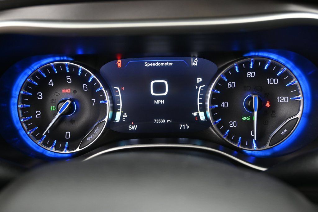 Used 2024 Chrysler Pacifica Touring-L FWD image 15